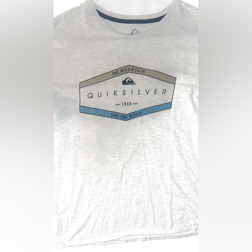 Quiksilver Men's Light Gray Logo T-Shirt with Blue & Tan Classic Accents - Large